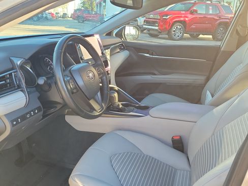 Used 2023 Toyota Camry SE image 11