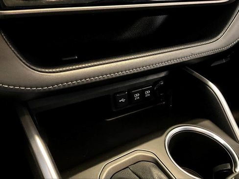 Used 2021 Toyota Highlander XLE image 36