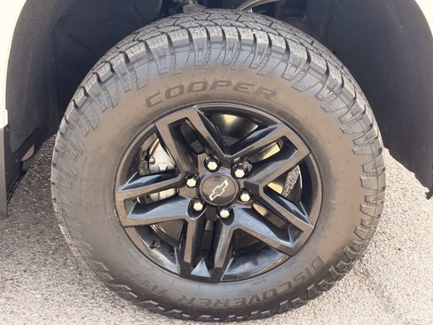 Used 2020 Chevrolet Silverado 1500 LT Trail Boss AWD/4WD image 8