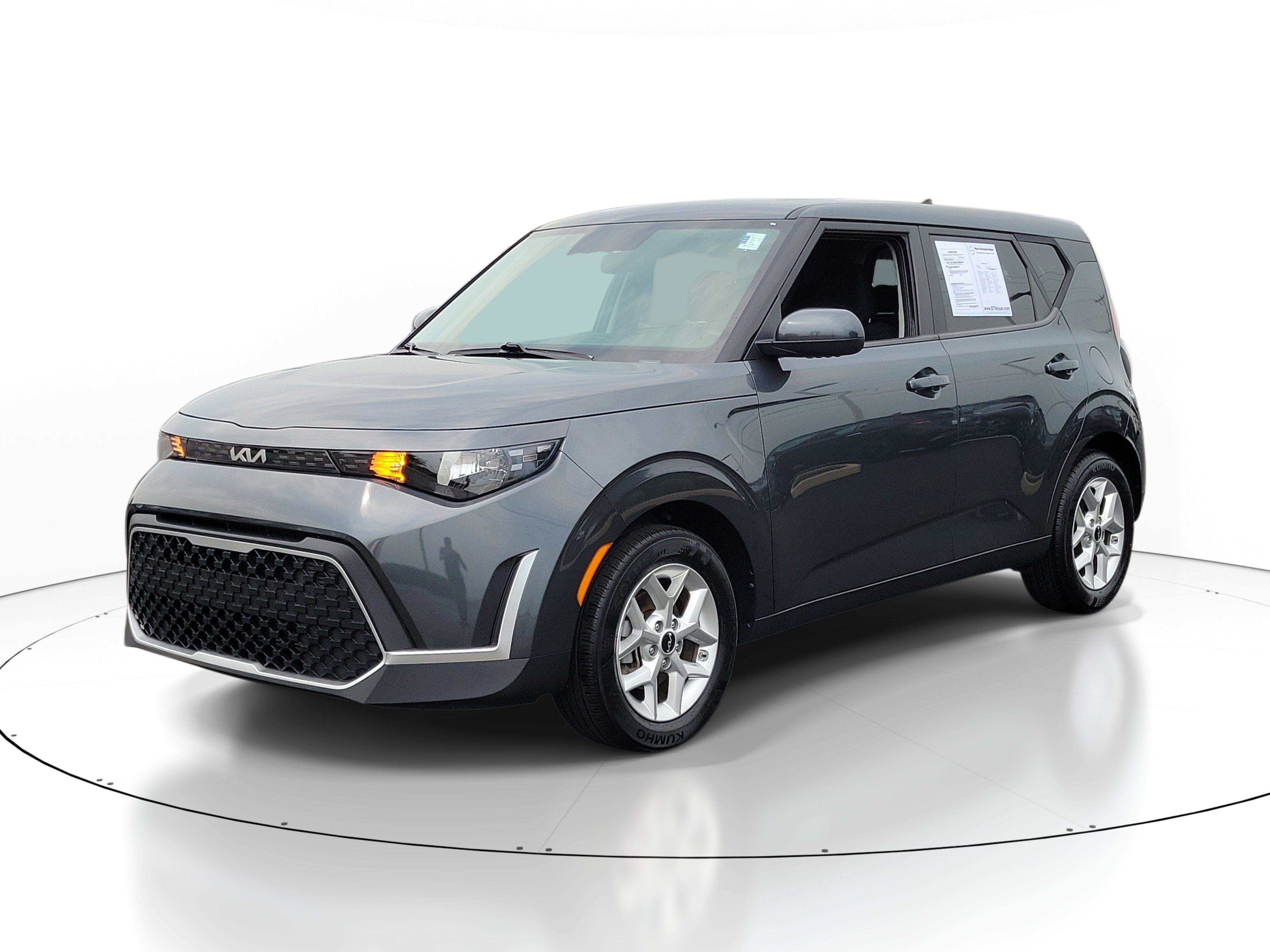 Used 2024 Kia Soul LX w/ Option Group 015 FWD image 2