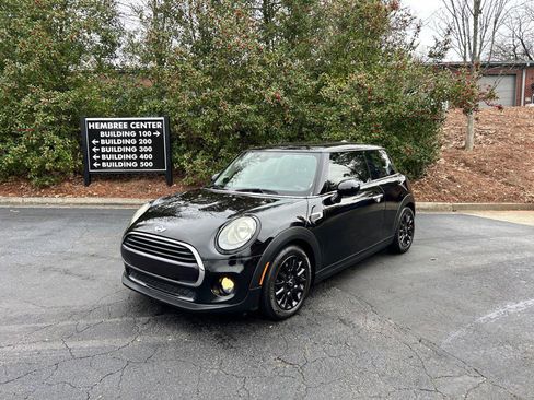 Used 2017 MINI Cooper 2-Door Hardtop image 3