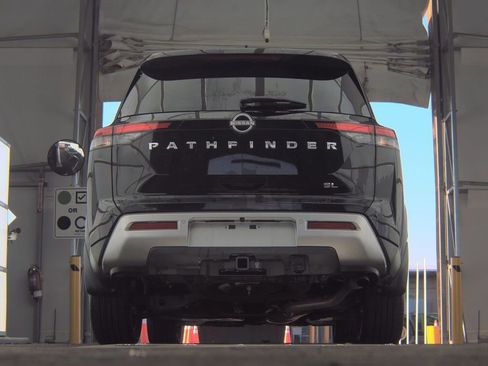 Used 2025 Nissan Pathfinder SL w/ SL Premium Package image 8