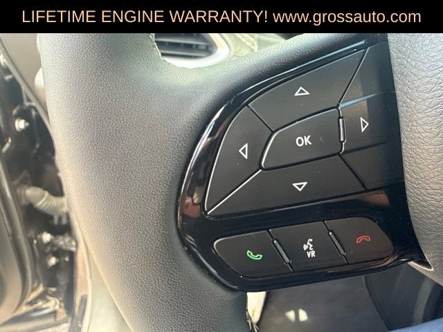 Used 2025 Chrysler Pacifica Limited FWD image 18