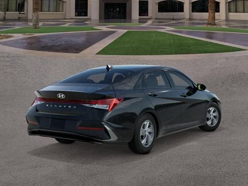 New 2026 Hyundai Elantra SE FWD image 4