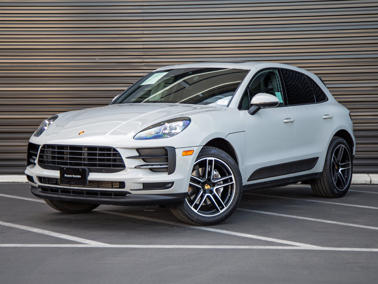 Used 2021 Porsche Macan AWD/4WD image 1