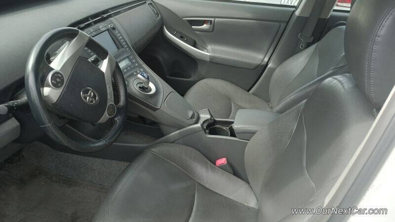 Used 2010 Toyota Prius Four w/ Navigation Pkg FWD image 2