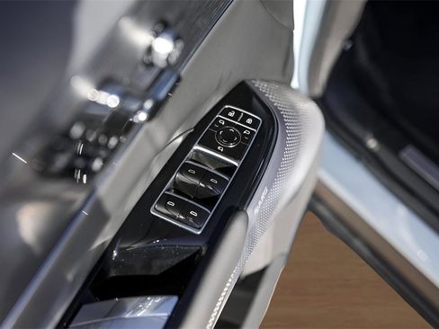 Used 2024 Cadillac Lyriq Sport image 20