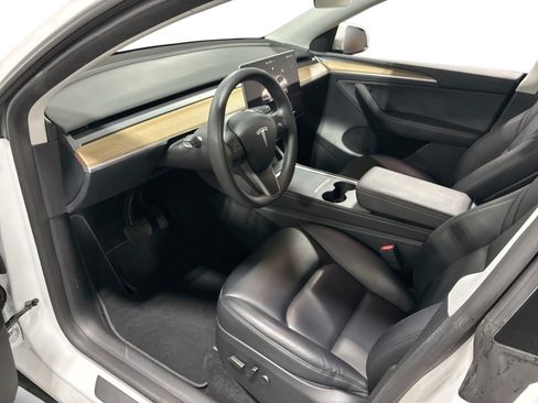Certified 2023 Tesla Model Y Long Range AWD/4WD image 9