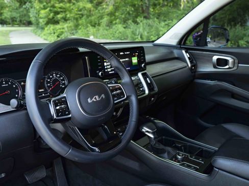 Used 2023 Kia Sorento S AWD/4WD image 16