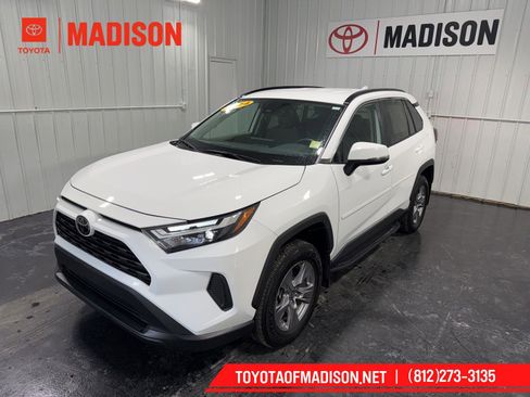 Used 2024 Toyota RAV4 XLE image 1