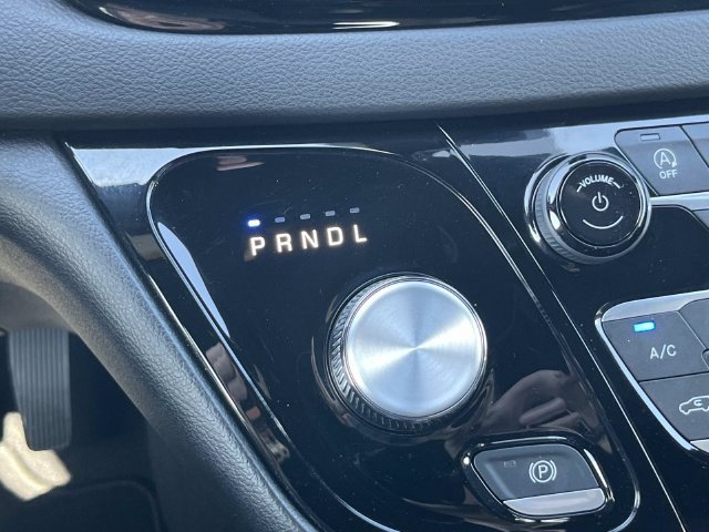 Certified 2026 Chrysler Pacifica Select FWD image 32