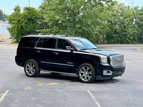 Used 2017 GMC Yukon Denali AWD/4WD image 10