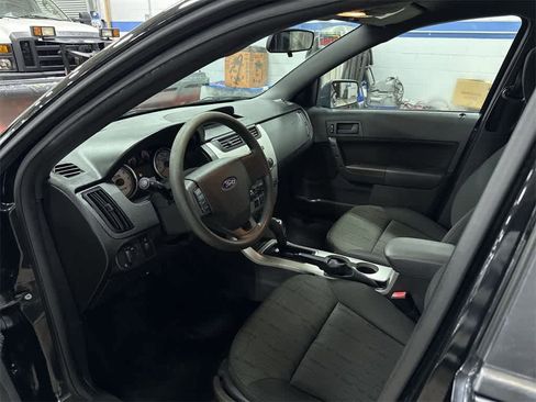 Used 2010 Ford Focus SE image 26