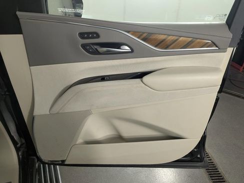 Used 2022 Cadillac Escalade ESV Sport Platinum w/ LPO, ONYX Package AWD/4WD image 23