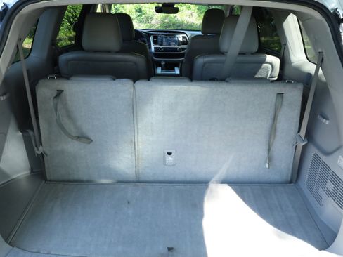 Used 2017 Toyota Highlander XLE image 17