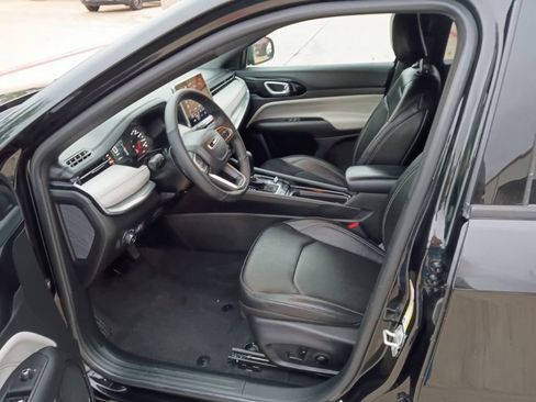 Used 2025 Jeep Compass Limited image 3