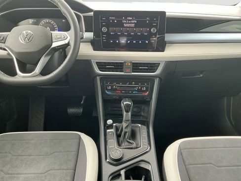 New 2025 Volkswagen Taos SE image 10