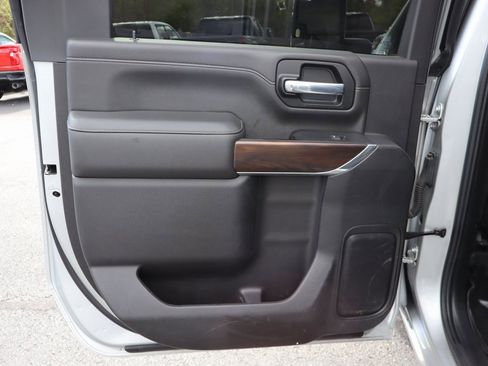 Used 2022 GMC Sierra 3500 SLT w/ SLT Convenience Package image 24