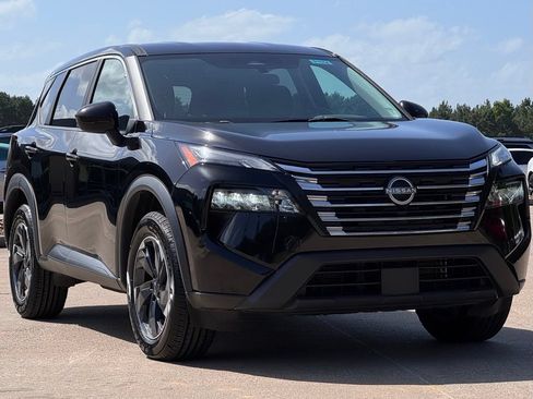 Used 2024 Nissan Rogue SV FWD image 9