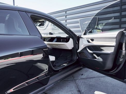 Used 2020 Porsche Taycan Turbo S image 25