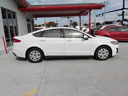Used 2020 Ford Fusion S image 3