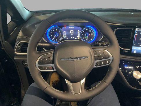 New 2026 Chrysler Pacifica Select image 12