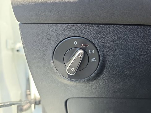 New 2025 Volkswagen Taos SE image 24