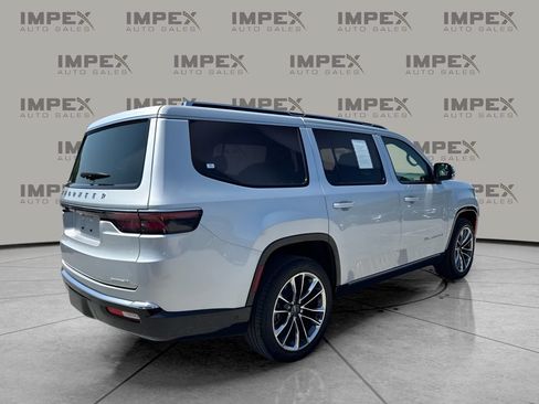 Used 2024 Jeep Wagoneer Series III w/ Premium Group I AWD/4WD image 5
