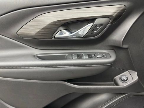 Used 2024 GMC Terrain SLE w/ Driver Convenience Package image 18