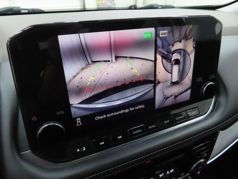 Used 2021 Nissan Rogue Platinum FWD image 18