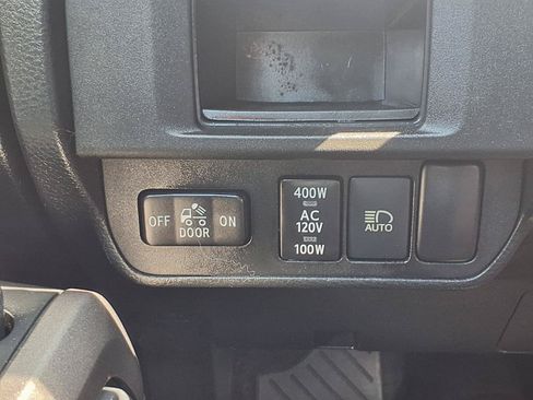 Used 2018 Toyota Tacoma TRD Sport w/ Technology Package RWD image 9