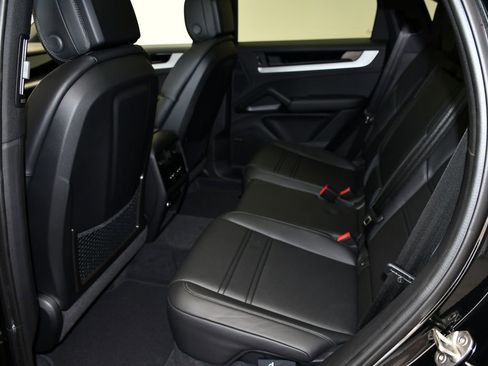 New 2026 Porsche Cayenne Coupe AWD/4WD image 21