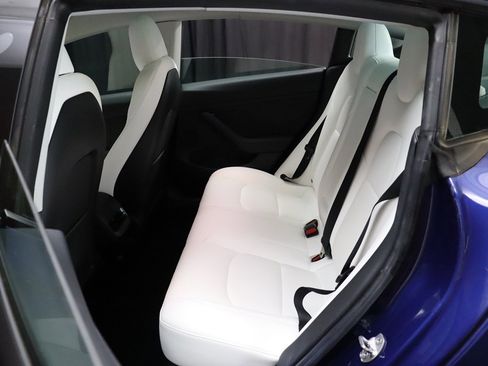 Used 2022 Tesla Model 3 Standard Range image 47