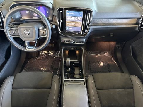 Certified 2023 Volvo C40 P8 Recharge Ultimate image 12