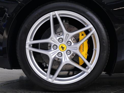 Used 2015 Ferrari California T RWD image 40