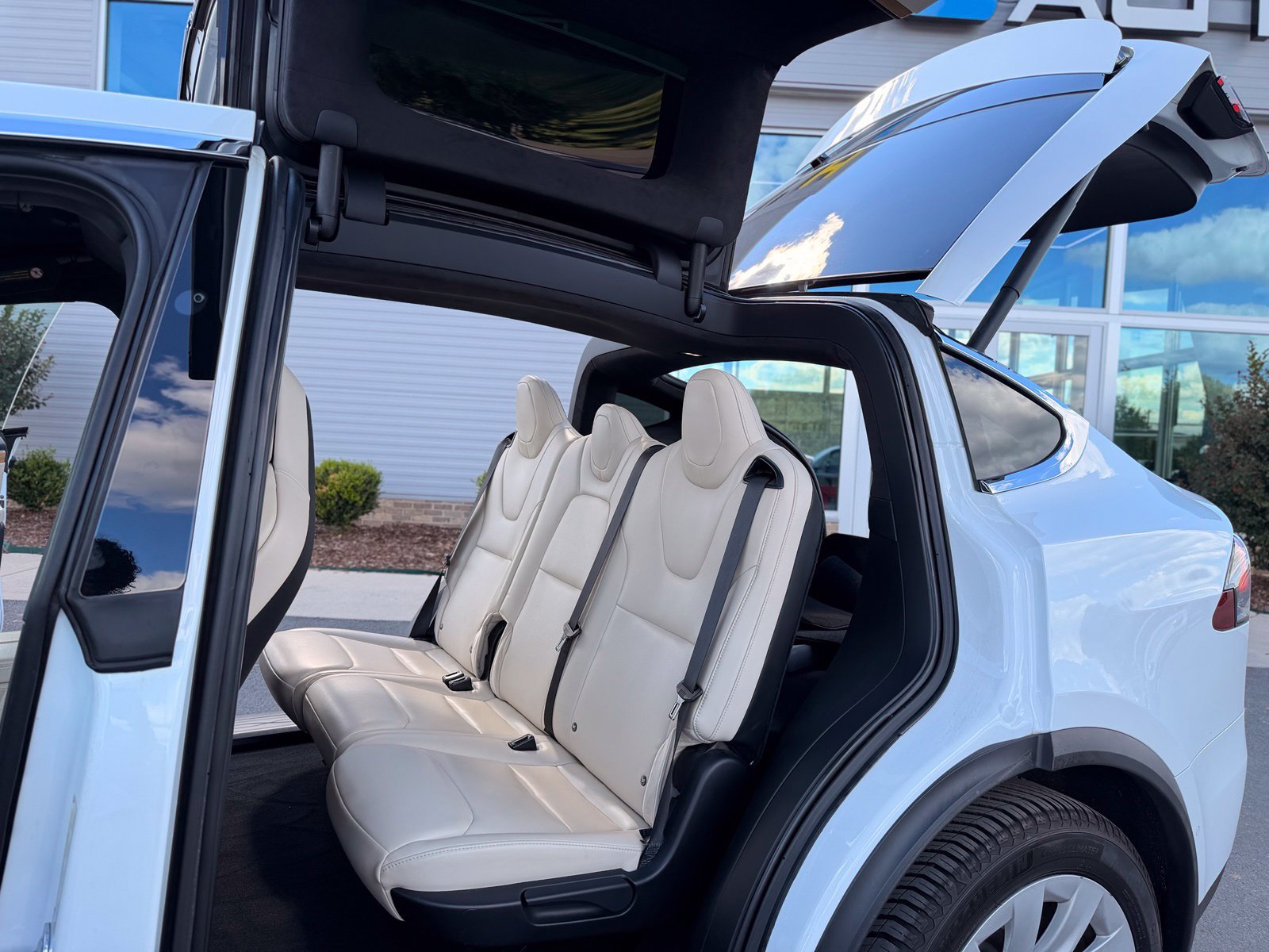 Used 2019 Tesla Model X 75D AWD/4WD image 2