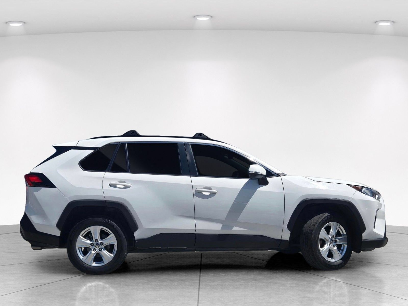 Used 2021 Toyota RAV4 XLE AWD/4WD image 3