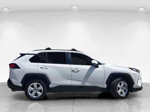 Used 2021 Toyota RAV4 XLE AWD/4WD image 3