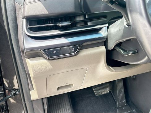 Used 2025 Kia Carnival FWD image 10