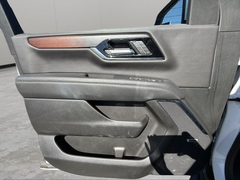 Used 2025 GMC Yukon XL Denali AWD/4WD image 24