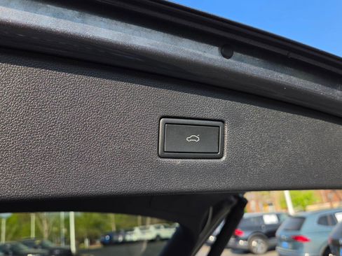 Certified 2023 Volkswagen Tiguan SE w/ Panoramic Sunroof Package image 52