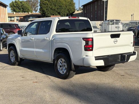 Used 2024 Nissan Frontier SV image 5