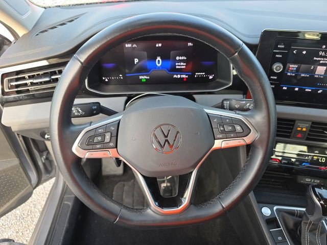 Used 2025 Volkswagen Jetta SE FWD image 12