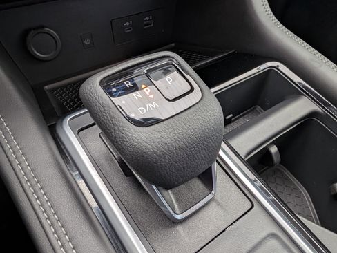 Used 2024 Nissan Pathfinder Platinum w/ Cargo Package image 33