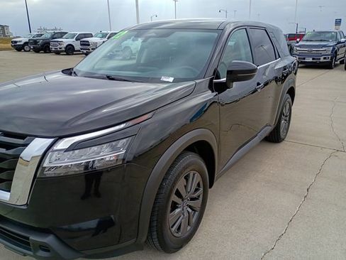 Used 2022 Nissan Pathfinder S image 3