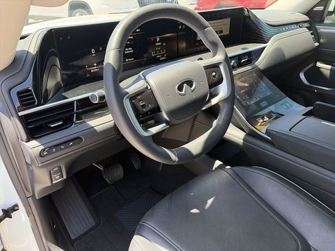 Used 2025 INFINITI QX80 Luxe RWD image 11