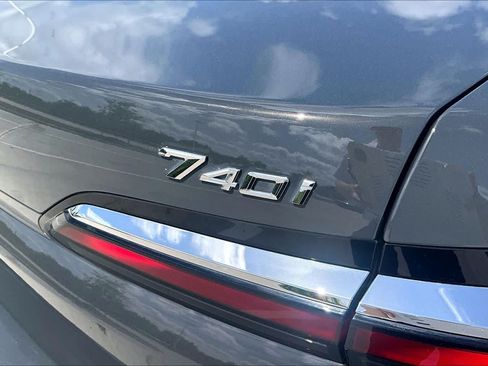 Used 2024 BMW 740i w/ Executive Package RWD image 9
