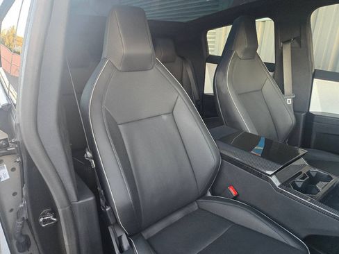 Used 2024 Tesla Cybertruck AWD Crew Cab image 27