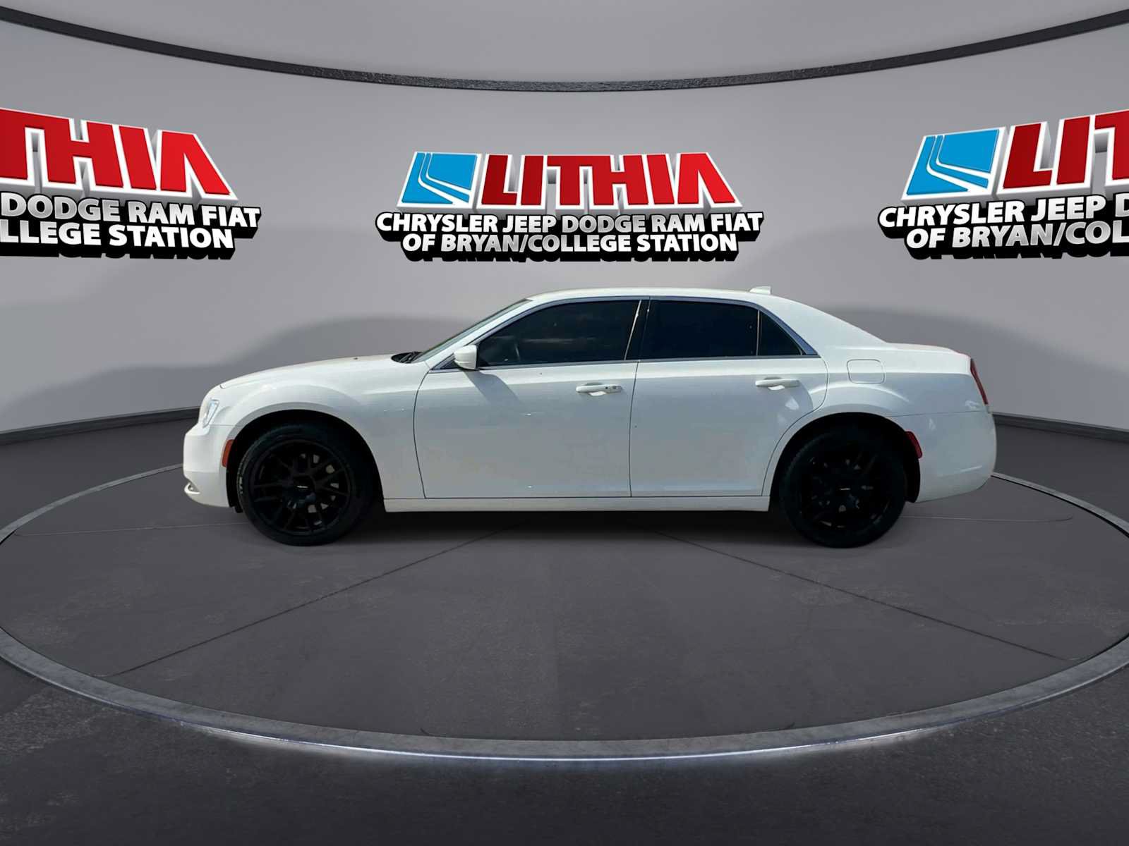 Used 2019 Chrysler 300 Touring L w/ Quick Order Package 22F AWD/4WD image 5