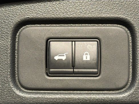 Used 2023 Nissan Pathfinder SV w/ SV Premium Package image 12